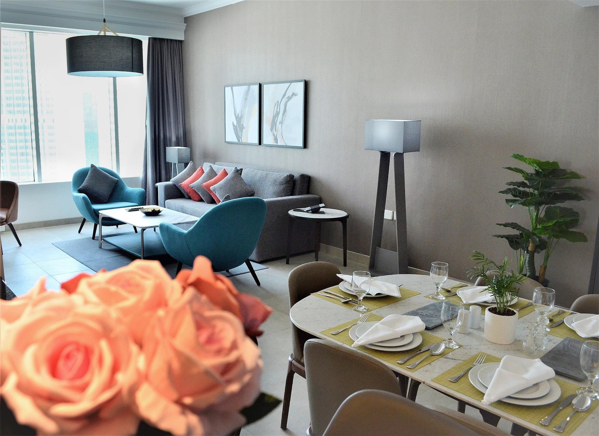 Somerset West Bay Doha Kültér fotó A living room in a serviced apartment in Dubai