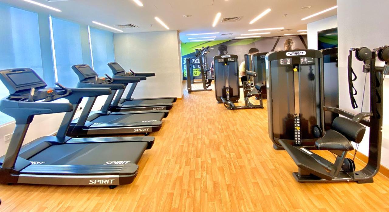 Somerset West Bay Doha Kültér fotó The gym at the hotel