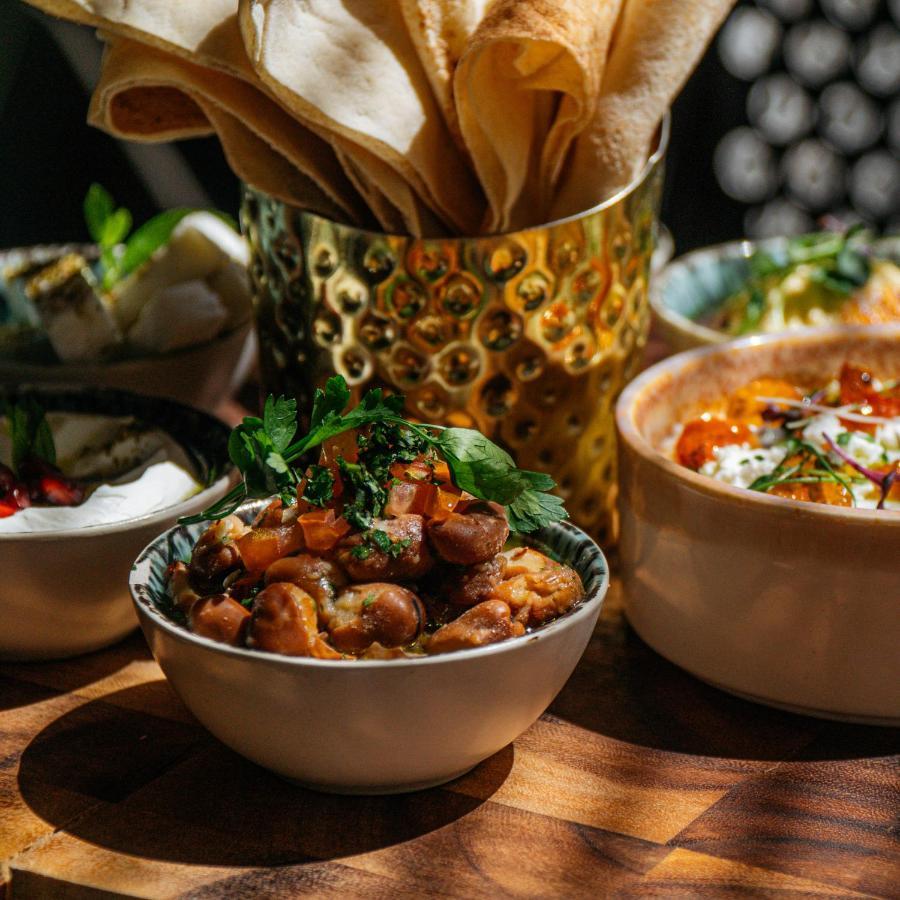 Somerset West Bay Doha Kültér fotó A bowl of hummus