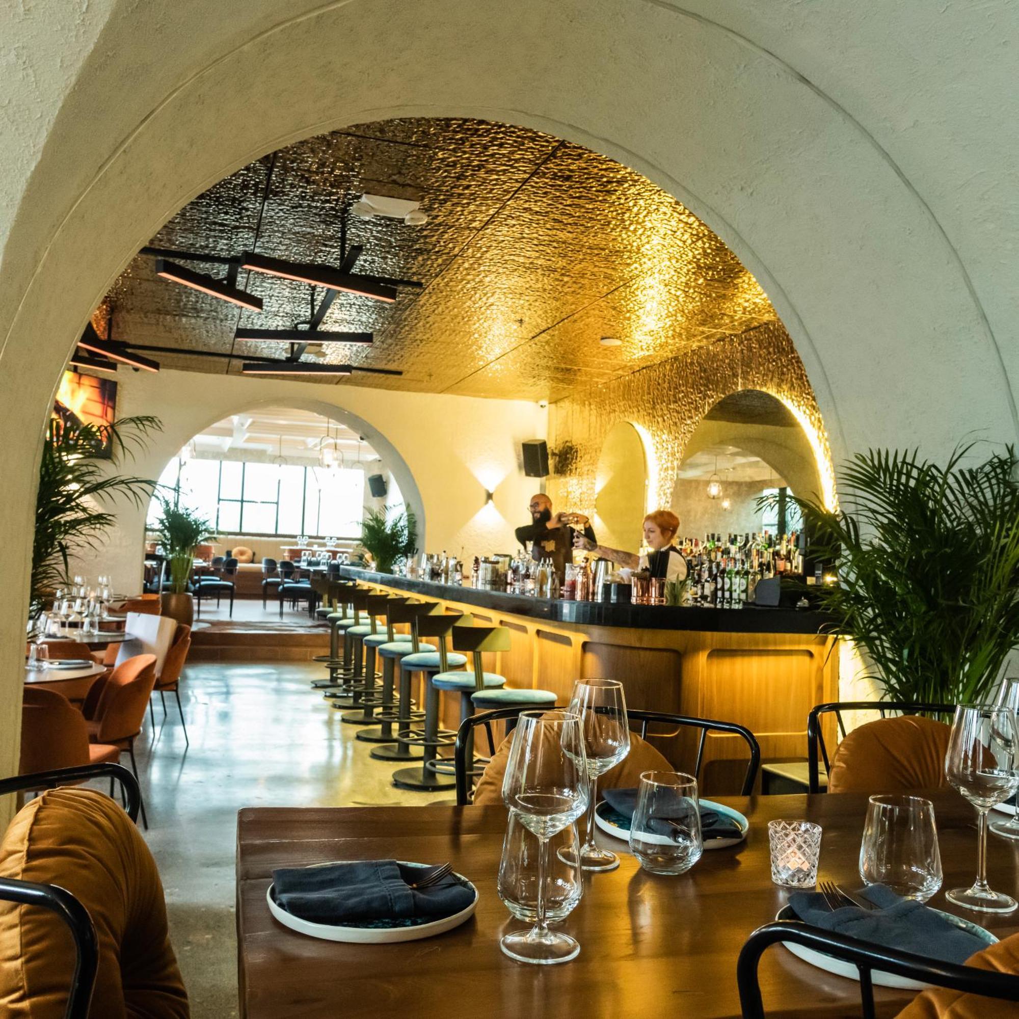 Somerset West Bay Doha Kültér fotó The interior of the restaurant