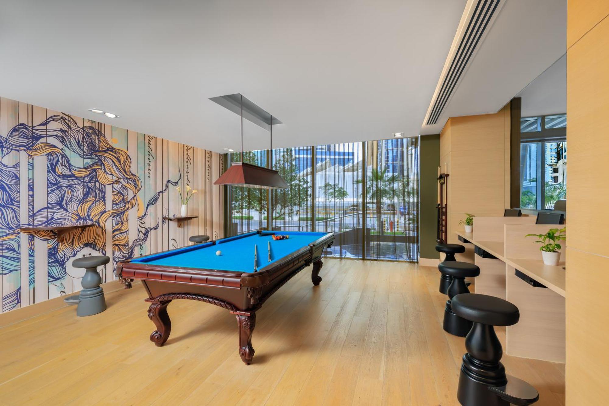 Somerset West Bay Doha Kültér fotó The Billiard Room