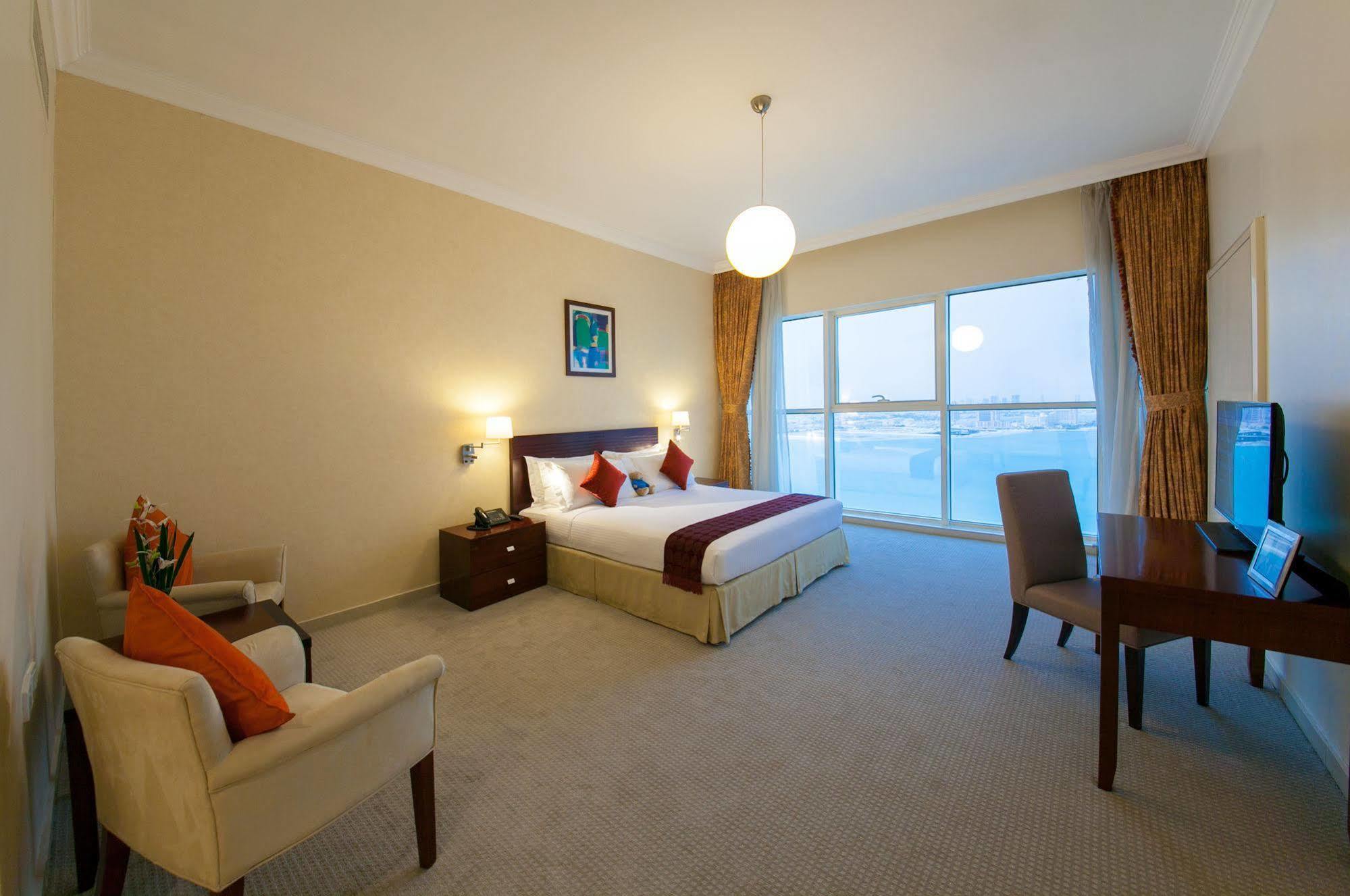Somerset West Bay Doha Kültér fotó A room at the hotel